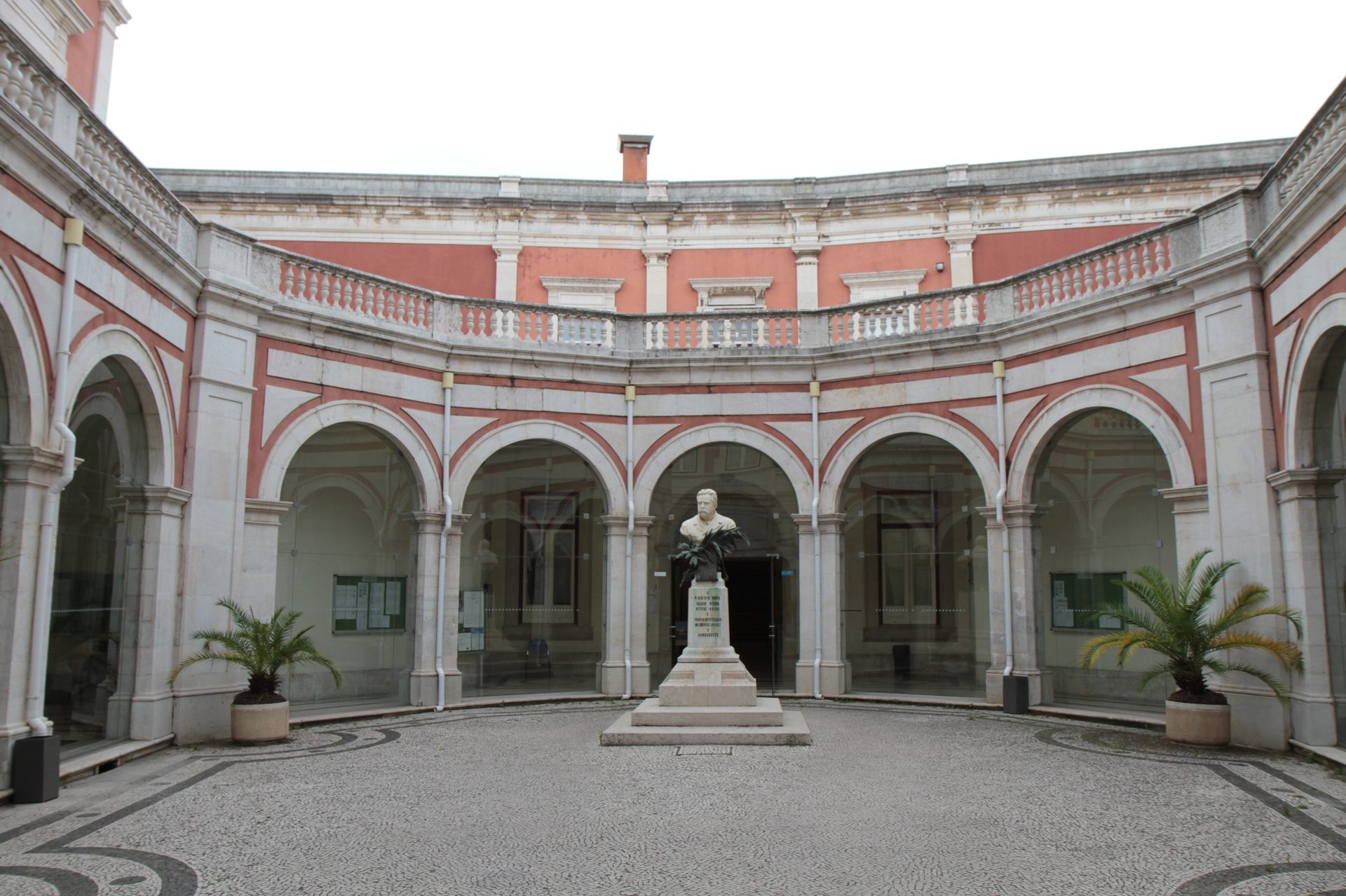 Manuel Bento de Sousa's bust, NOVA Facultade de Ciencias Medicas, Lisbon - 01.JPG